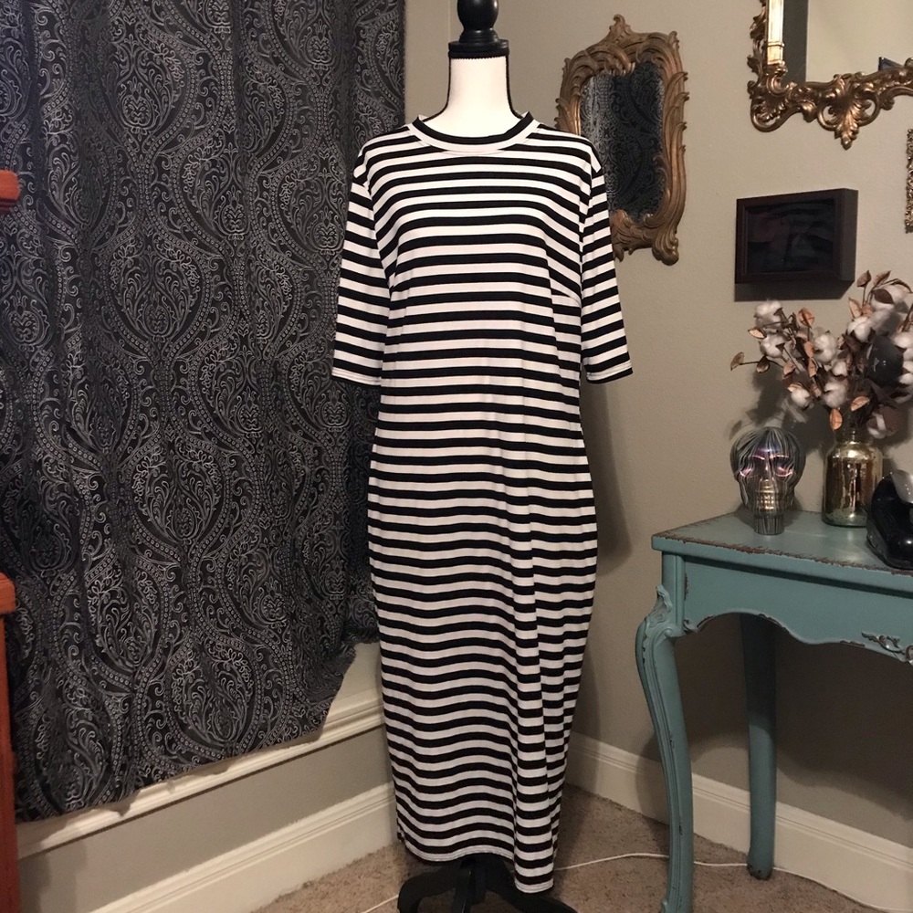 ⚠️SOLD⚠️ SHEIN PLUS || MOCK NECK STRIPED MAXI